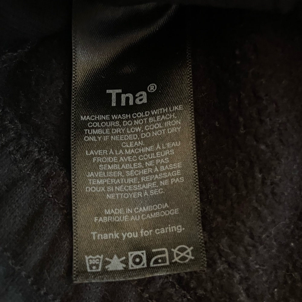 Aritzia Cozy Fleece Boyfriend Shorts in Black - Picture 5 of 6